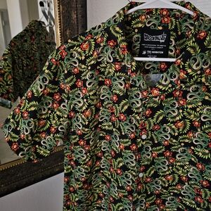 Men's Black and Green Shirt